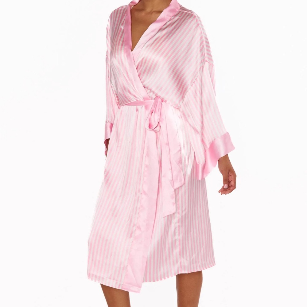 Show Me Your Mumu Robe O/S
